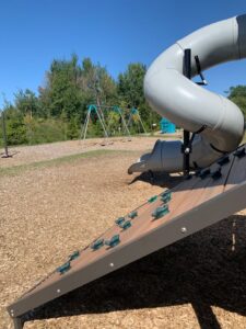 modules de jeux-Ecole-privee-Leau-Vive-Chretienne-Quebec-Francophone-primaire-secondaire- mini-concentrations-location-gymnase-location de salle-communauté-chretienne-classe-verte