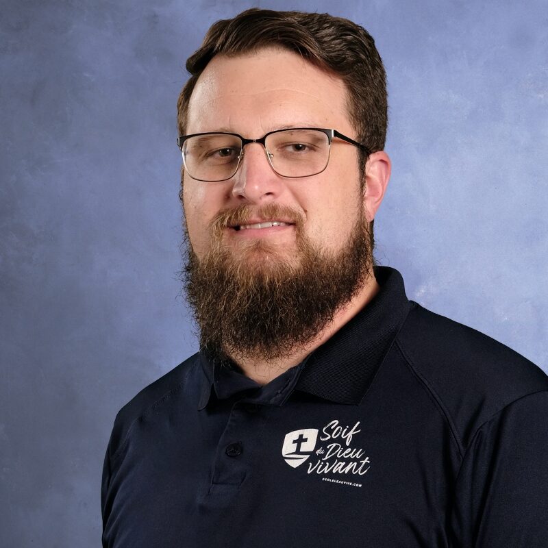 École-Ecole-privee-L-eau-Vive-Chretienne-protestante-evangélique-jesus-prière-Quebec-Francophone-primaire-secondaire- mini-concentrations-location-gymnase-salle-classe-communaute-classe-verte